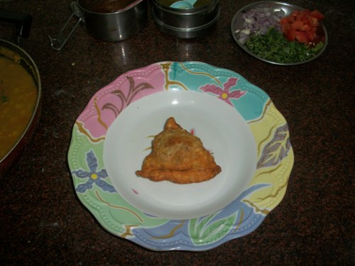 punjabi samosa in a plate