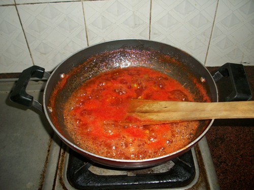 cook tomato jam