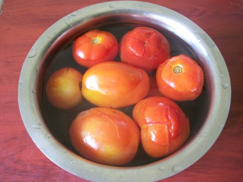 immerse the tomatoes in cold water