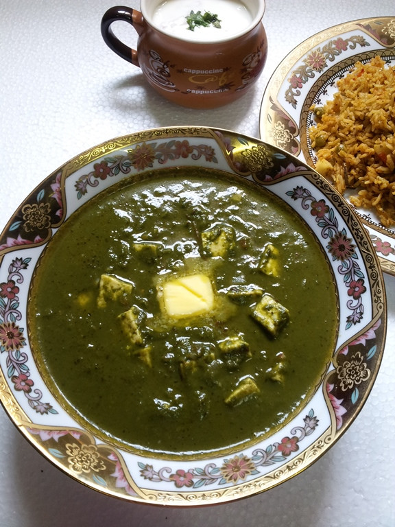 Palak Paneer / Indian Cottage Cheese Cooked in a Creamy Spinach Sauce ...