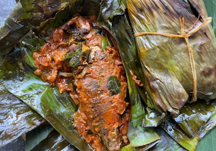 Meen Pollichathu | Karimeen Pollichathu Recipe