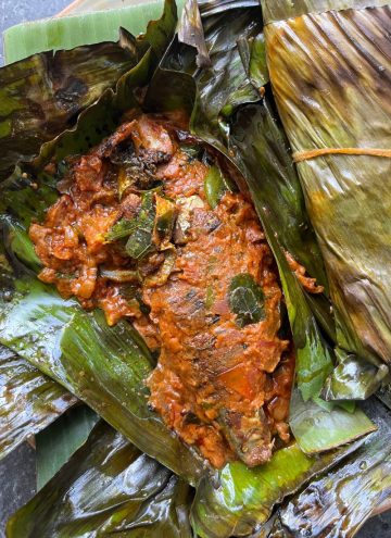 Meen Pollichathu | Karimeen Pollichathu Recipe