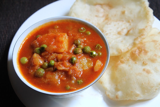 Aloo Peas Curry Recipe | Aloo Matar Recipe