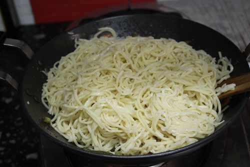 Vegetable Hakka Noodles Recipe / Chinese Veg Hakka Noodles Recipe ...