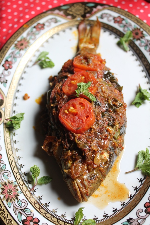 Indian Baked Whole Fish Recipe / Baked Masala Fish Recipe - Yummy Tummy
