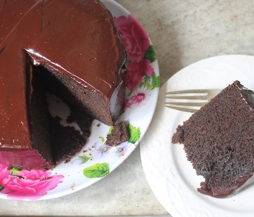 Vegan Chocolate Fudge Cake - Domestic Gothess