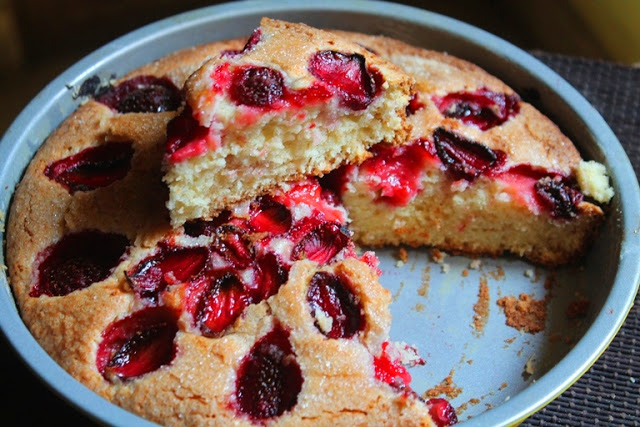 Strawberry Summer Cake Recipe - Yummy Tummy