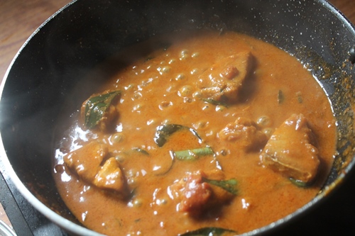South African Fish Curry Recipe - Mchuzi Wa Samaki Recipe - Yummy Tummy