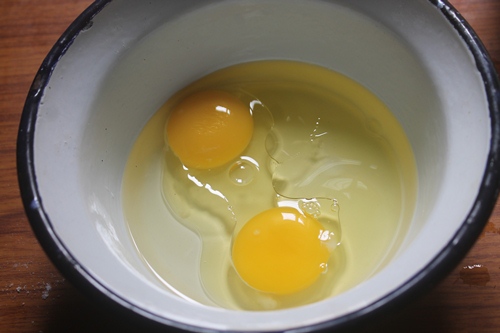 eggs added to oil