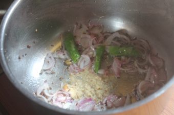 Thattukada Vegetable Parotta Salna Recipe - Veg Parota Salna Recipe