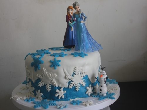 Elsa - Frozen themed cake❄️☃️💙🤍 Whipped cream 2tier cake with fondant  snow flakes & Elsa's dress with edible Elsa print on top tier… | Instagram