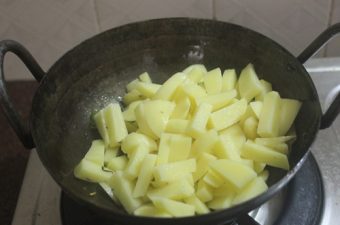 Batata Nu Shaak Recipe - Gujarati Potato Sabzi Recipe