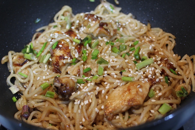 2 Step Sesame Chicken Noodles Recipe - Licious