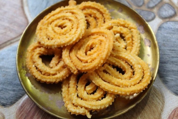 Kadalai Maavu Murukku Recipe - Besan Chakli Recipe