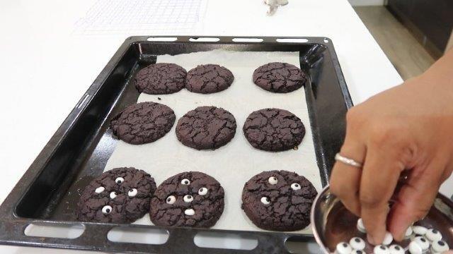 Spooky Eye Cookies Recipe   Halloween Recipes - 14